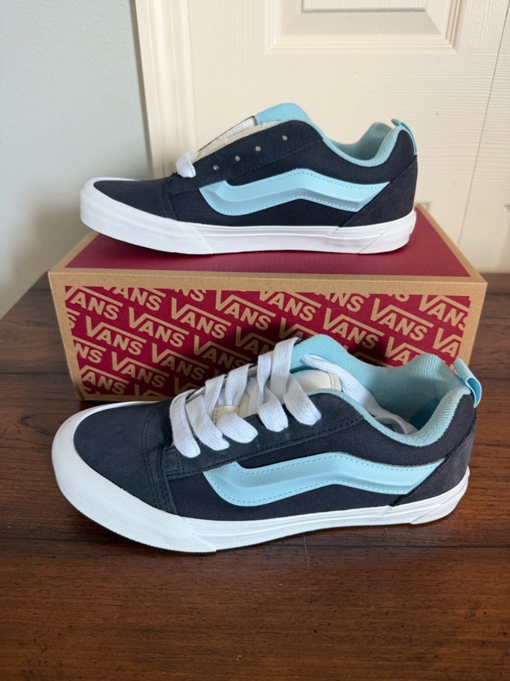 Vans Knu Skool Low-Top Sneakers with Light Blue Accents Youth/mens 7 Women’s 8
